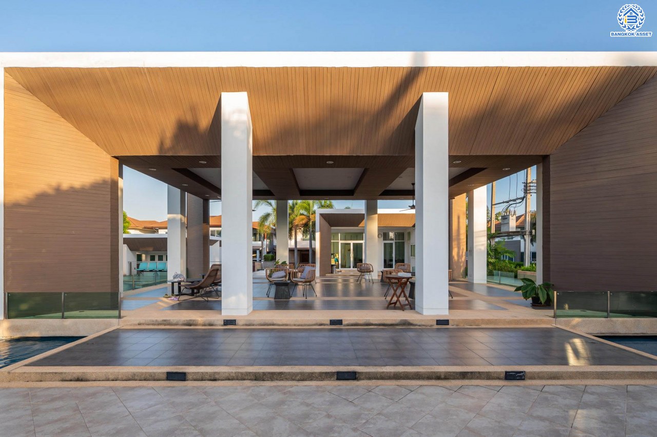 บ้านมือสองตกแต่งใหม่ โครงการ เดอะเวอรีเดียนโฮม กาญจนาภิเษก เนื้อที่กว้าง 75 ตร.ว. ฟังก์ชัน 3 ห้องนอน 4 ห้องน้ำ 1 ห้องอเนกประสงค์ 1 ห้องแม่บ้าน จอดรถได้ 2 จอด บนทำเลดี ติดถนนกาญจนาภิเษก เชื่อมต่อถนนรัตนาธิเบศร์ ถนนนครอินทร์ ถนนกาญจนาภิเษก ใกล้รถไฟฟ้าสายสีม่วง "สถานีตลาดบางใหญ่" และจุดขึ้นทางด่วน "ศรีรัช"...